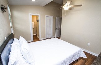 Photo 2 - 3br/2ba Remodeled Apartment Near Downtown