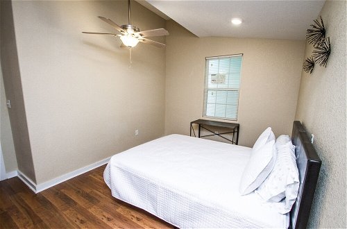 Photo 19 - 3br/2ba Remodeled Apartment Near Downtown