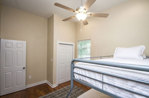 Photo 14 - 3br/2ba Remodeled Apartment Near Downtown