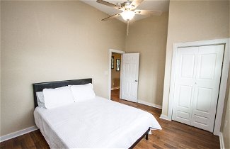 Photo 3 - 3br/2ba Remodeled Apartment Near Downtown