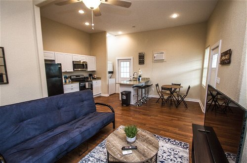Photo 6 - 3br/2ba Remodeled Apartment Near Downtown
