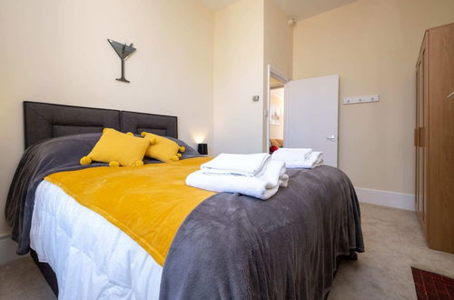 Photo 4 - Bright City Centre Flat With Sea 2 Mins Away