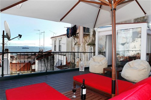 Photo 24 - Best Terrace River view Alfama Apartment