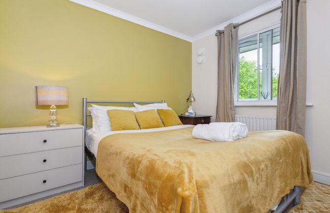 2 Bed Apartment - Sleeps 5 - Wifi - Parking - Pets - Photo 1