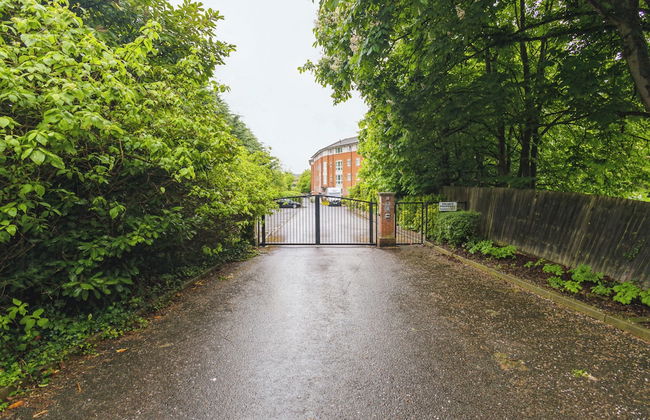 2 Bed Apartment - Sleeps 5 - Wifi - Parking - Pets - Photo 10