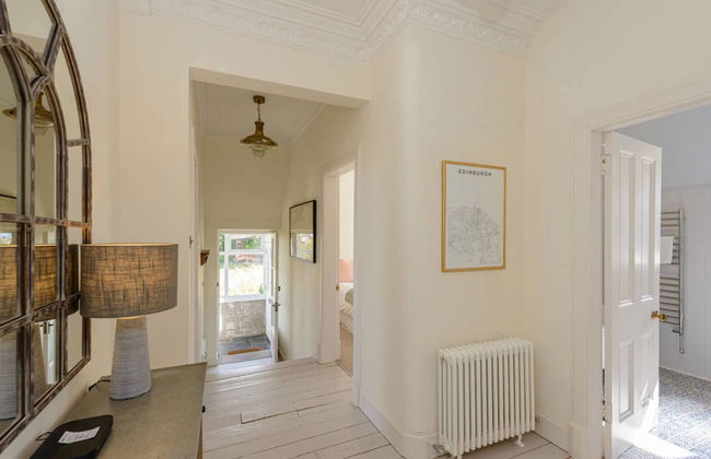 Forthview - Traditional 2 Bedroom Apartment - Photo 2