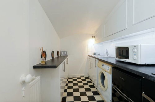 Photo 7 - ALTIDO 2 bed Flat by Maida Vale Tube & Shops