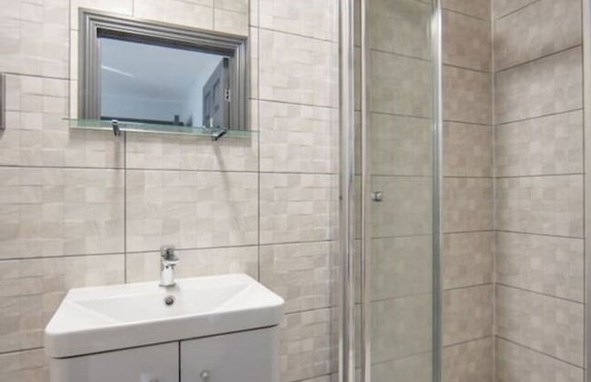 Immaculate 5-bed House in the City Centre Ashford - Foto 22