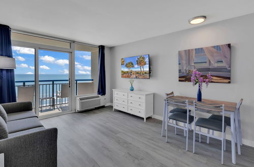 Foto 69 - Oceanfront Boardwalk Condo w Private Balcony & Close to the Beach