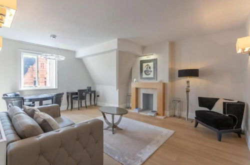 Photo 8 - Luxury Mayfair 2 Bedroom Apartment