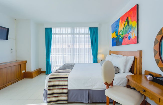 Waterfront Suites Phuket by Centara - Foto 21