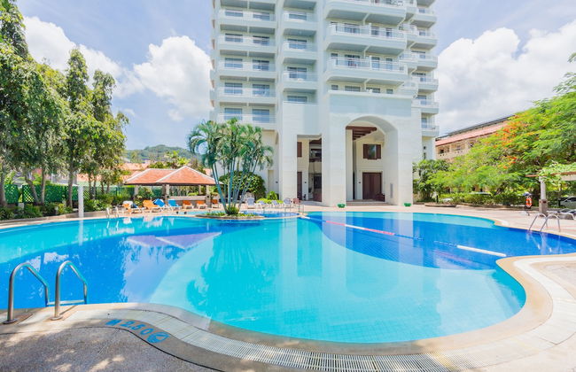 Waterfront Suites Phuket by Centara - Foto 1