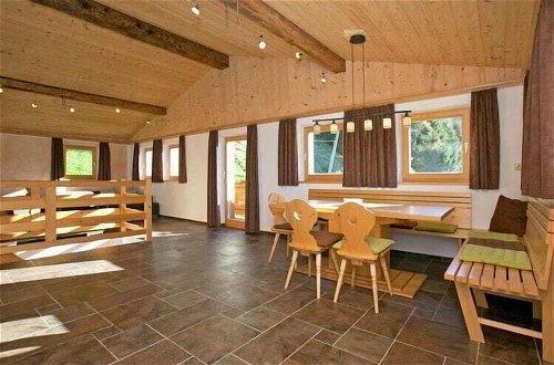 Foto 22 - Gorgeous Chalet with Hot Tub in Tyrol