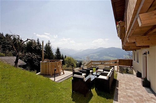 Foto 35 - Gorgeous Chalet with Hot Tub in Tyrol