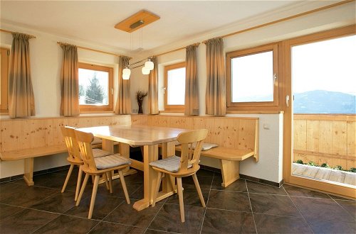 Foto 32 - Gorgeous Chalet with Hot Tub in Tyrol