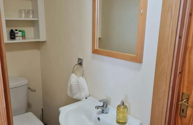 Charming 1-bed Apartment in Barefield - Foto 10