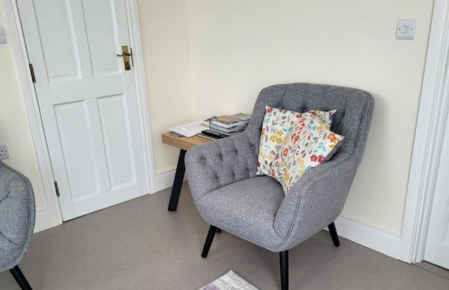 Charming 1-bed Apartment in Barefield - Foto 14