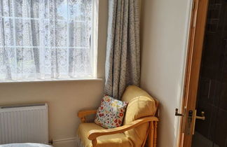 Photo 2 - Charming 1-bed Apartment in Barefield