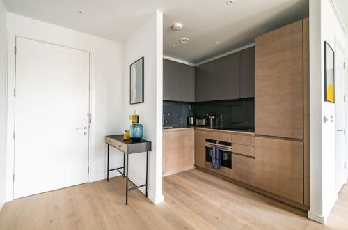 Photo 10 - Stylish Studio Apartment With River Views in Londons Bustling Docklands