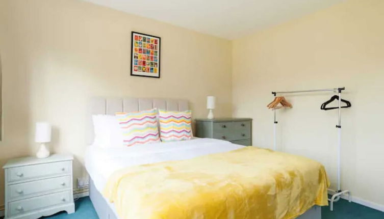 Photo 1 - Modern 2 Bedroom Apartment in Stockwell