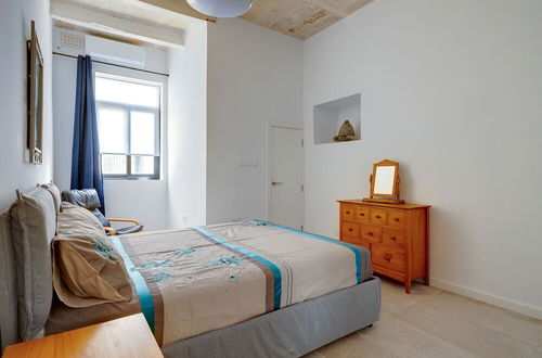 Photo 2 - Stylish 2BR Apartment in Valletta