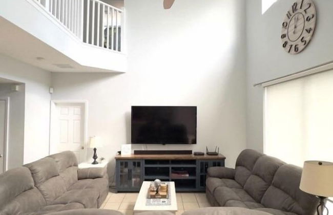 Luxuriate In Our Spacious 7br, 4.5ba 7 Bedroom Villa by RedAwning - Photo 10