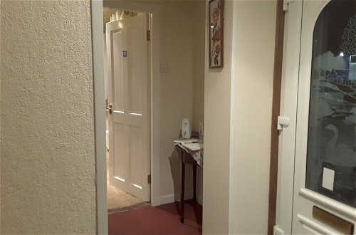 Photo 26 - 2 Bed Apartment 2 Mins Walk Away From the Beach