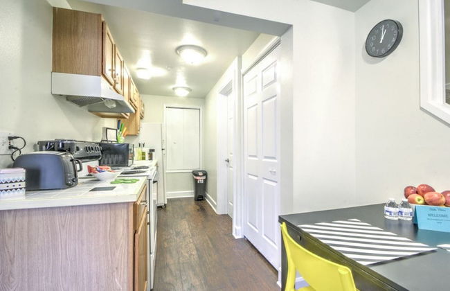Hosteeva Capitol Hill Condos - Photo 14