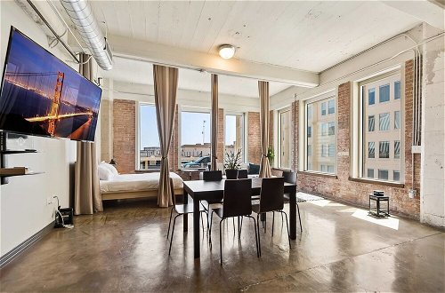 Photo 18 - 3 Bedroom Unit in Downtown Dallas with Pool & Gym