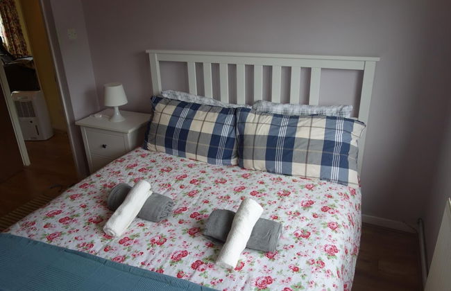NEW Cosy 2 Bedroom Flat on Englefield Green - Foto 1