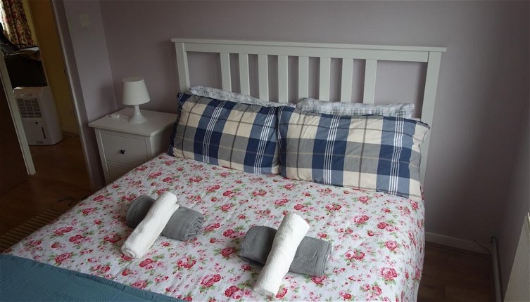 Foto 1 - NEW Cosy 2 Bedroom Flat on Englefield Green