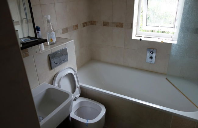 NEW Cosy 2 Bedroom Flat on Englefield Green - Foto 15