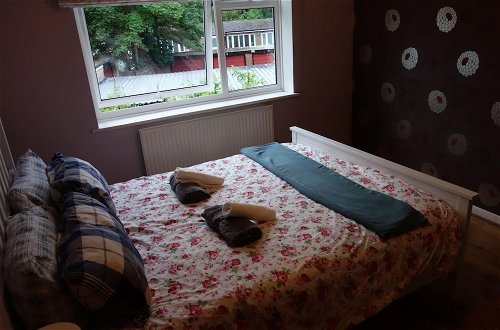 Photo 3 - NEW Cosy 2 Bedroom Flat on Englefield Green