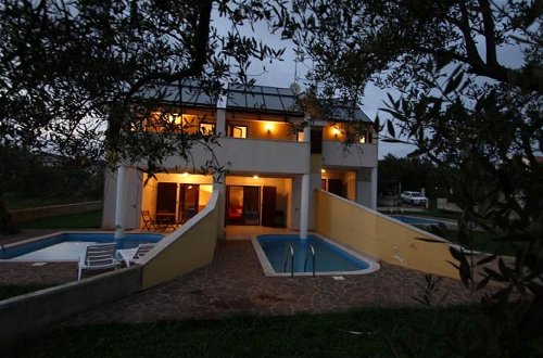 Photo 11 - Plush Holiday Home in Novigrad With Patio