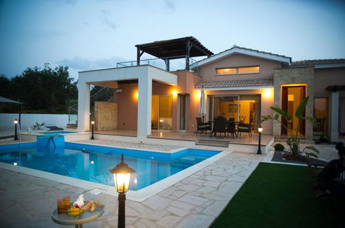 Photo 8 - Villa Thalassa Large Private Pool Walk to Beach A C Wifi Car Not Required - 2346