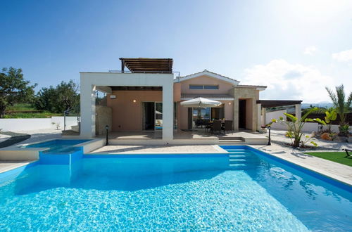 Foto 1 - Villa Thalassa Large Private Pool Walk to Beach A C Wifi Car Not Required - 2346