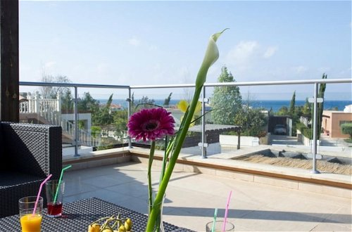 Photo 7 - Villa Thalassa Large Private Pool Walk to Beach A C Wifi Car Not Required - 2346