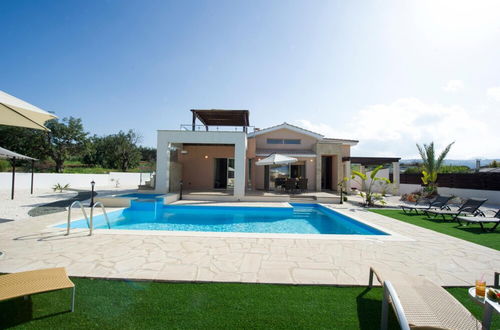 Photo 4 - Villa Thalassa Large Private Pool Walk to Beach A C Wifi Car Not Required - 2346