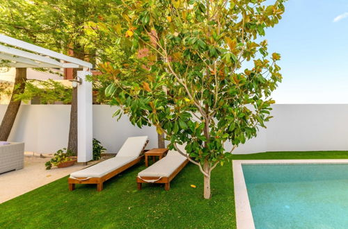 Photo 8 - Romantic homely Villa Aura w pool