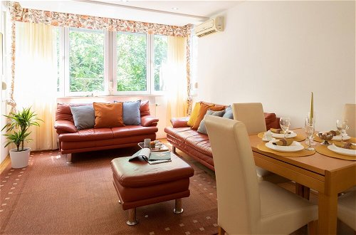 Photo 4 - 2bdr Apartment With Balcony Near Maksimir