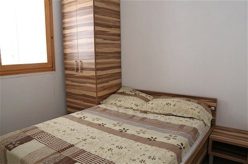 Foto 5 - Charming Holiday Home in Cara With Pool