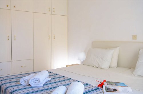 Photo 2 - Hiona Apartments