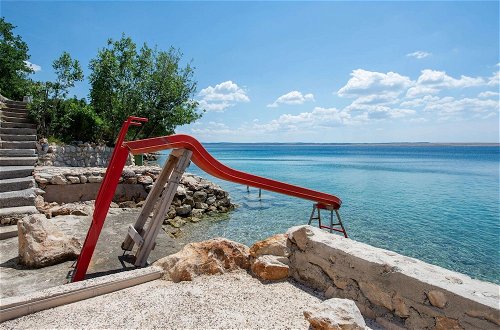 Photo 20 - Soothing Holiday Home in Starigrad near Sea
