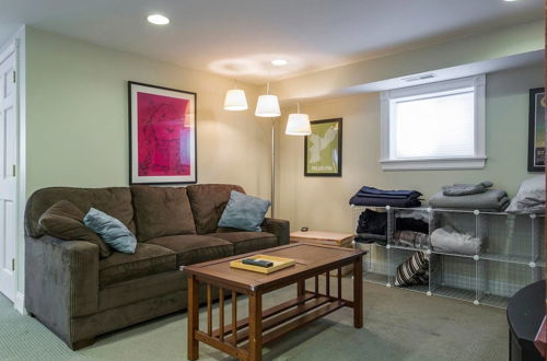 Photo 14 - Spacious Split-level Apartment - Great for Groups