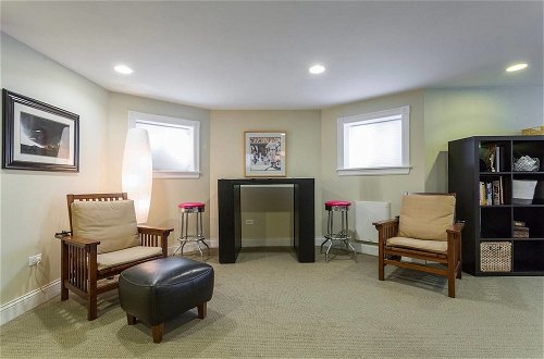 Photo 15 - Spacious Split-level Apartment - Great for Groups