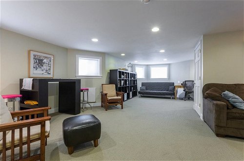 Photo 11 - Spacious Split-level Apartment - Great for Groups