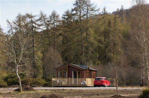 Foto 1 - 2-bed Cottage With Hot Tub at Loch Achilty, Nc500