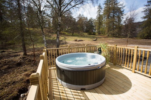 Photo 29 - 2-bed Cottage With Hot Tub at Loch Achilty, Nc500