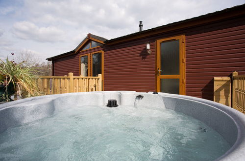 Foto 24 - 2-bed Cottage With Hot Tub at Loch Achilty, Nc500