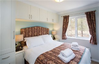 Photo 3 - 2-bed Cottage With Hot Tub at Loch Achilty, Nc500